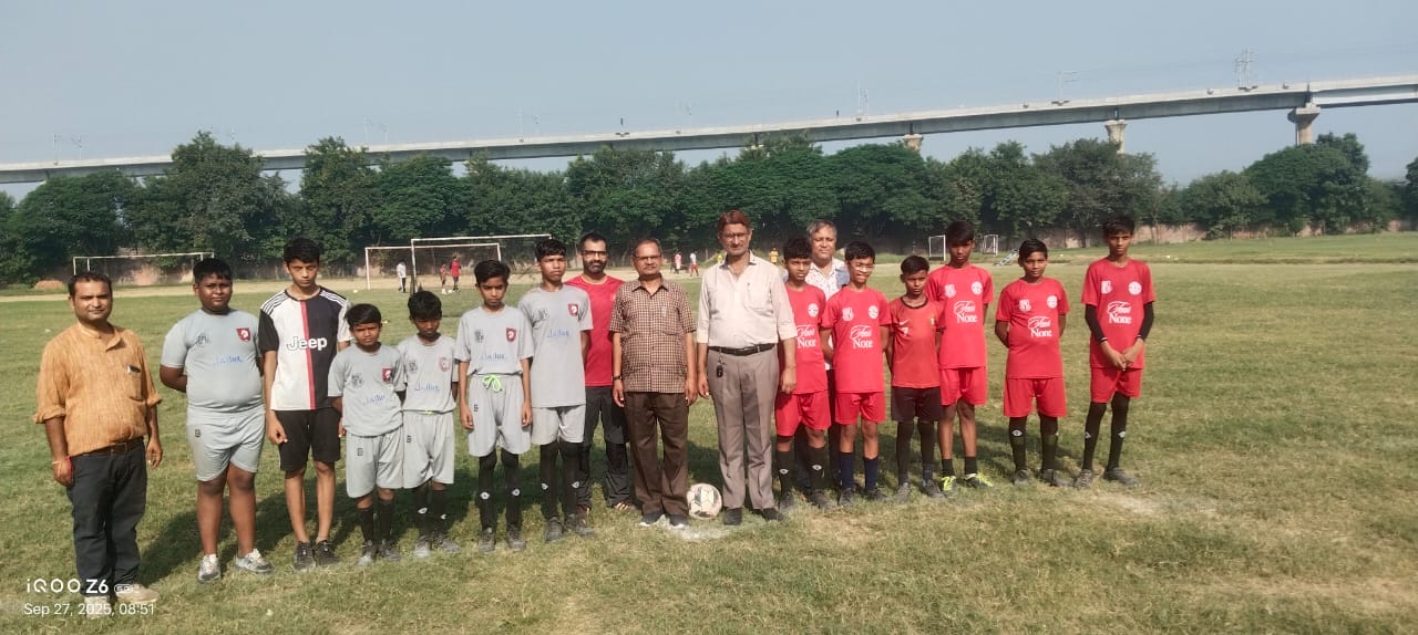 स्टेपओवर प्रोजेक्ट (सैनिक संस्था) और डीवाईएफआई ने भगत सिंह जयंती पर फुटबॉल टूर्नामेंट आयोजित किया